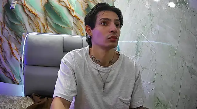 Snapshot of Apolo_Hidalgo01 chatting on 01.31.25 Apolo Hidalgo01 online show from 01.31.25