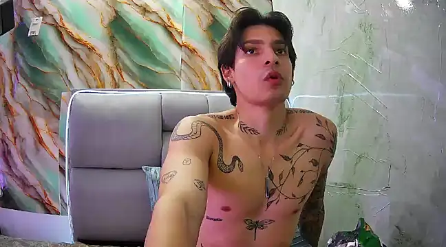 Snapshot of Apolo_Hidalgo01 chatting on 02.05.25 Apolo Hidalgo01 online show from 02.05.25