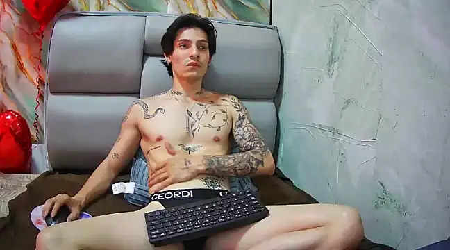 Snapshot of Apolo_Hidalgo01 chatting on 02.13.25 Apolo Hidalgo01 online show from 02.13.25
