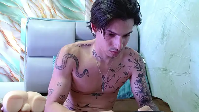 Snapshot of Apolo_Hidalgo01 chatting on 02.23.25 Apolo Hidalgo01 online show from 02.23.25