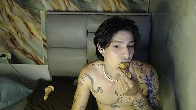 Snapshot of Apolo_Hidalgo01 chatting on 10.12.25 Apolo Hidalgo01 online show from 10.12.25
