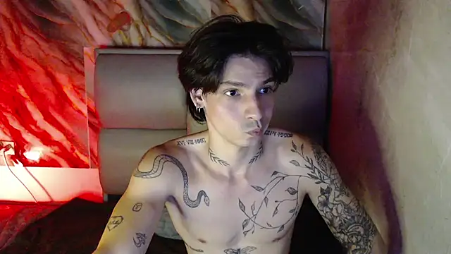 Snapshot of Apolo_Hidalgo01 chatting on 10.19.25 Apolo Hidalgo01 online show from 10.19.25