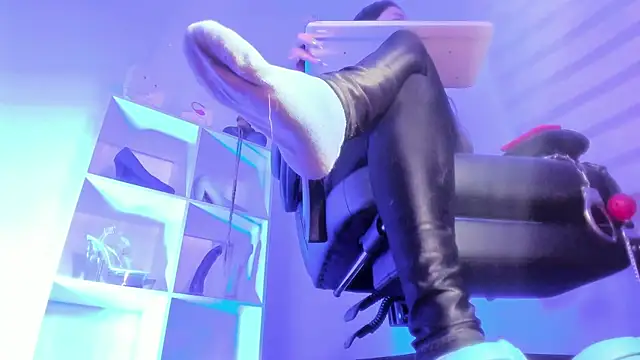 charlotte joliedart online show from 11.04.25