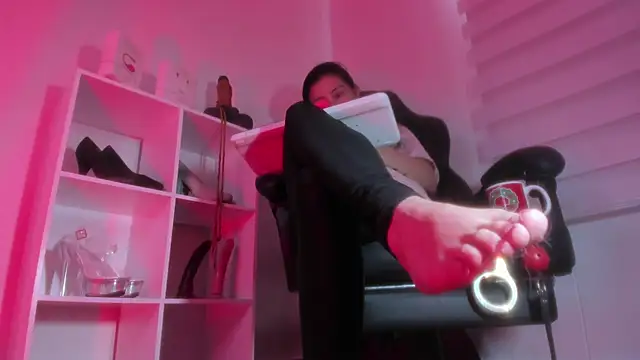 charlotte joliedart online show from 02.24.26