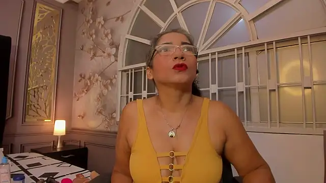 Snapshot of mature_bigass__ chatting on 12.31.24 mature bigass online show from 12.31.24