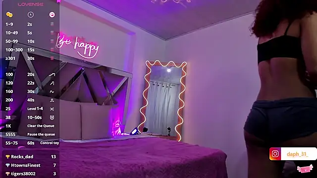 Daphnne tay online show from 02.26.25