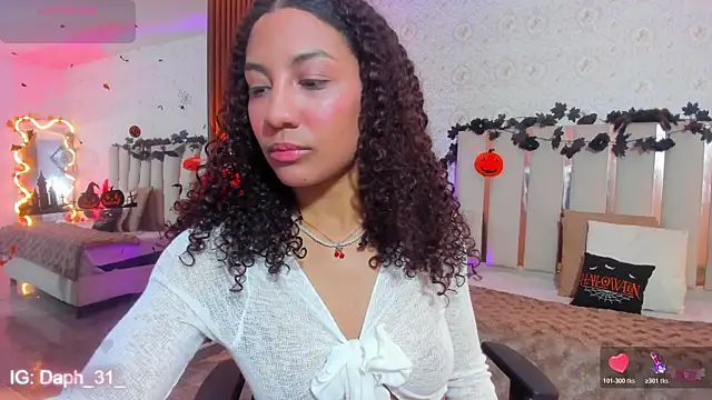 Daphnne tay online show from 10.21.25