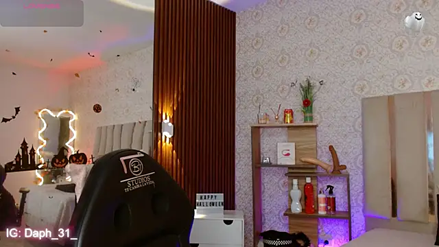 Daphnne tay online show from 11.06.25