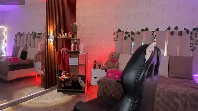 Daphnne tay online show from 02.04.26