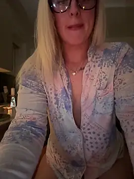 Snapshot of Barbie_26 chatting on 03.16.25 Barbie 26 online show from 03.16.25