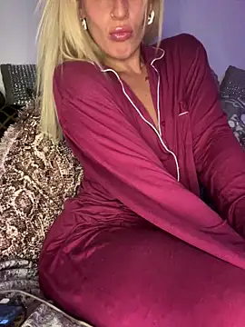 Snapshot of Barbie_26 chatting on 12.13.25 Barbie 26 online show from 12.13.25