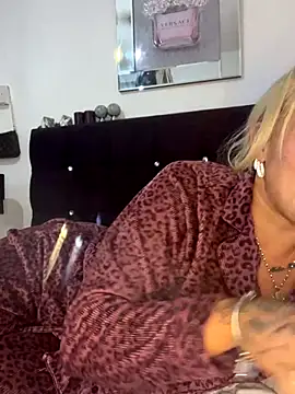 Snapshot of Barbie_26 chatting on 12.14.25 Barbie 26 online show from 12.14.25