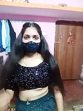 Snapshot of Cute-Simmi chatting on 12.11.24 Cute-Simmi online show from 12.11.24