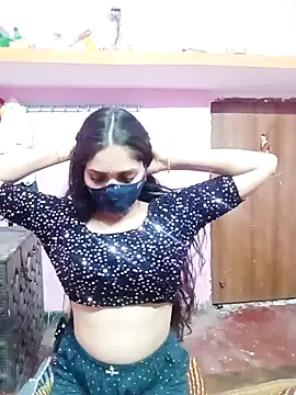 Snapshot of Cute-Simmi chatting on 12.15.24 Cute-Simmi online show from 12.15.24