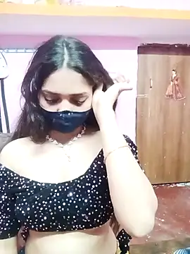 Snapshot of Cute-Simmi chatting on 12.28.24 Cute-Simmi online show from 12.28.24