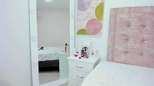 HayleyMarshall  online show from 02.18.25