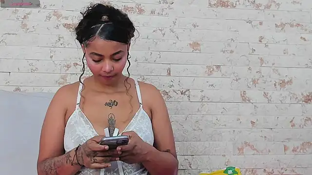 Snapshot of pamela_west chatting on 01.15.25 pamela west online show from 01.15.25