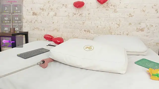 Snapshot of pamela_west chatting on 02.12.25 pamela west online show from 02.12.25