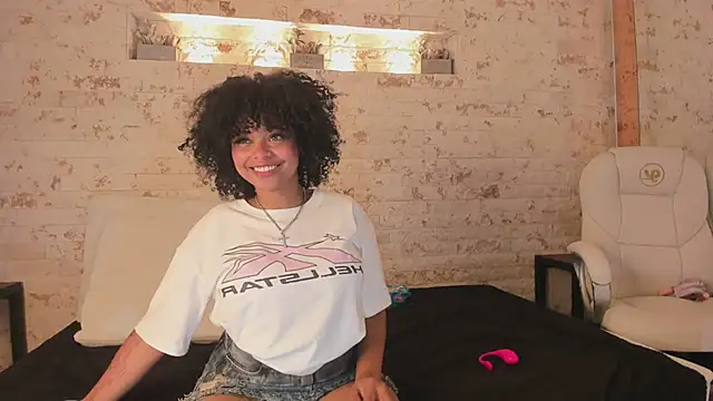 Snapshot of pamela_west chatting on 03.07.25 pamela west online show from 03.07.25