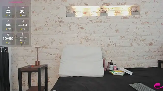 Snapshot of pamela_west chatting on 03.18.25 pamela west online show from 03.18.25