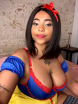 Snapshot of pamela_west chatting on 10.31.25 pamela west online show from 10.31.25