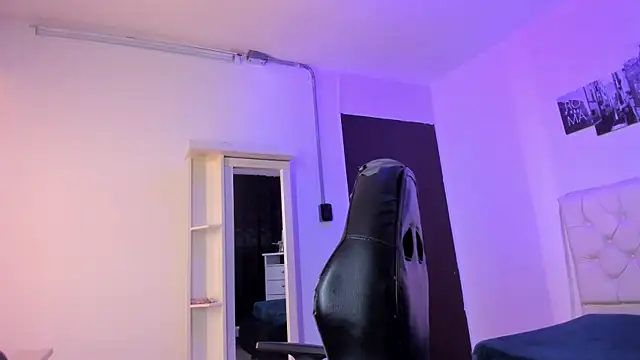 Amy Kiitty  online show from 10.16.25