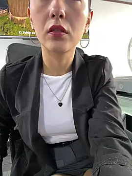 Amy Kiitty  online show from 04.23.26
