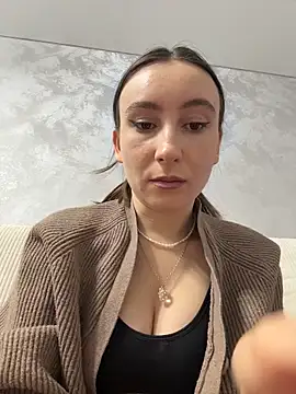 Snapshot of viviandaimond1 chatting on 12.17.25 viviandaimond1 online show from 12.17.25