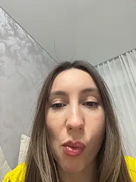 Snapshot of viviandaimond1 chatting on 02.05.26 viviandaimond1 online show from 02.05.26