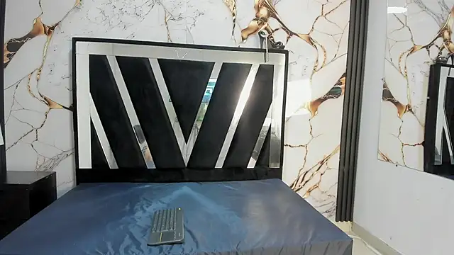 Snapshot of KarinaSimonz chatting on 10.22.25 KarinaSimonz online show from 10.22.25