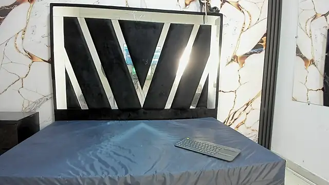 Snapshot of KarinaSimonz chatting on 10.29.25 KarinaSimonz online show from 10.29.25