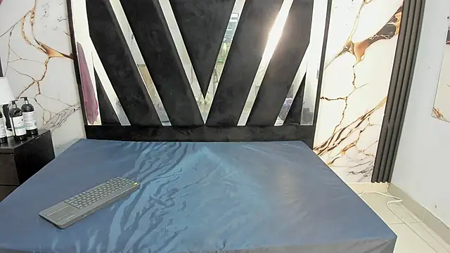 Snapshot of KarinaSimonz chatting on 11.12.25 KarinaSimonz online show from 11.12.25