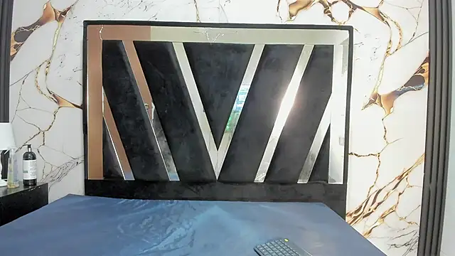 Snapshot of KarinaSimonz chatting on 11.18.25 KarinaSimonz online show from 11.18.25