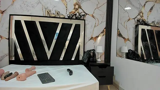 Snapshot of KarinaSimonz chatting on 12.05.25 KarinaSimonz online show from 12.05.25