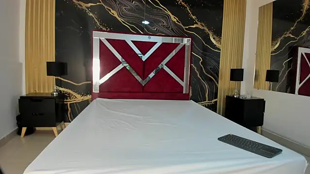 Snapshot of KarinaSimonz chatting on 12.14.25 KarinaSimonz online show from 12.14.25