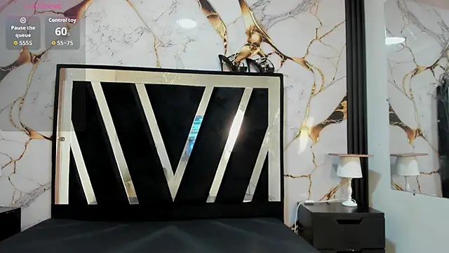 Snapshot of KarinaSimonz chatting on 12.17.25 KarinaSimonz online show from 12.17.25