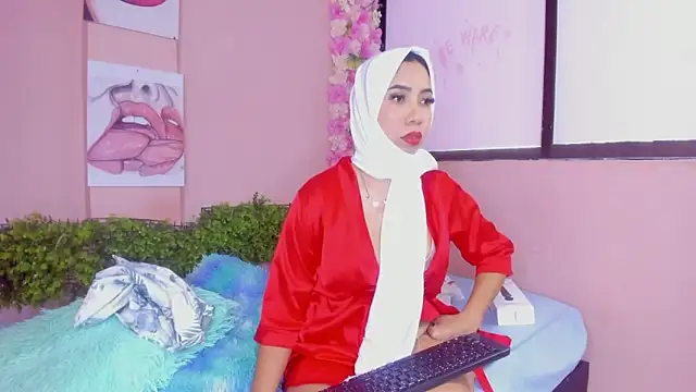 Snapshot of Sweet_hot_mia chatting on 02.28.25 Sweet hot mia online show from 02.28.25