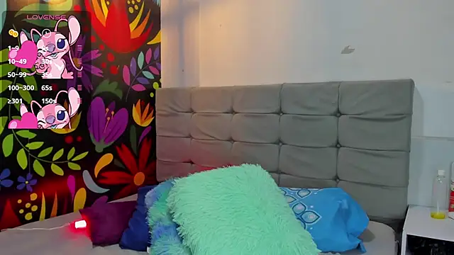 Snapshot of Sweet_hot_mia chatting on 03.15.25 Sweet hot mia online show from 03.15.25