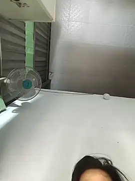 Snapshot of Hue87 chatting on 09.12.25 Hue87 online show from 09.12.25