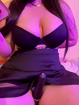 Snapshot of Cameelia chatting on 11.05.25 Cameelia online show from 11.05.25