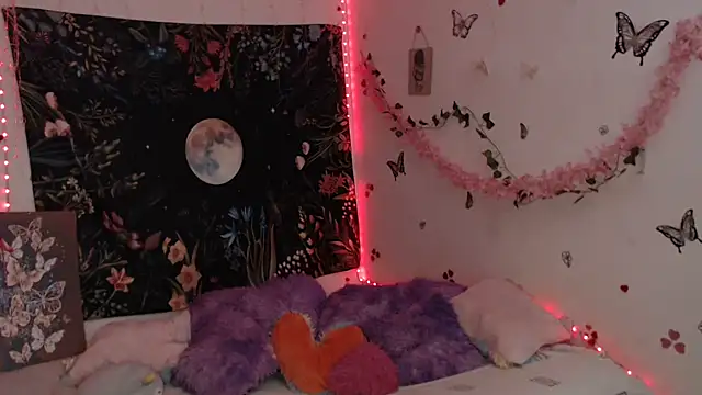 Emillyy m online show from 04.13.26