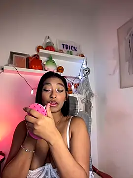 Isabella fasilier online show from 10.20.25