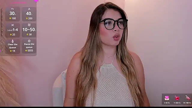 thaliafox  online show from 01.09.25