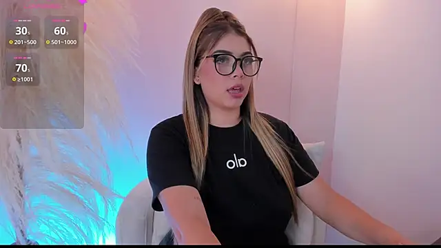 thaliafox  online show from 01.23.25