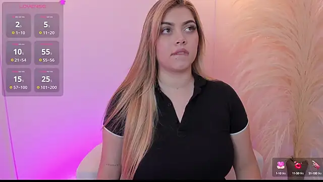 thaliafox  online show from 03.15.25