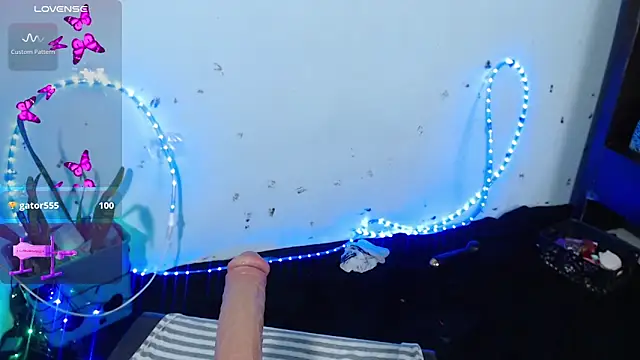 Snapshot of April_sexycurvi chatting on 03.18.25 April sexycurvi online show from 03.18.25