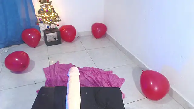 Snapshot of April_sexycurvi chatting on 12.15.25 April sexycurvi online show from 12.15.25