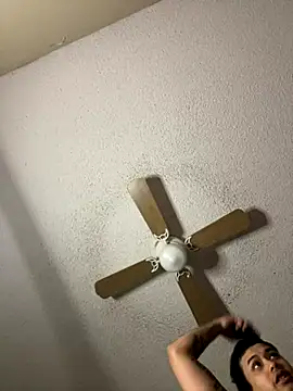 Snapshot of gamingcouple420 chatting on 11.10.25 gamingcouple420 online show from 11.10.25