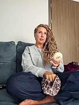 Snapshot of MariaRichi_ chatting on 10.07.25 MariaRichi  online show from 10.07.25