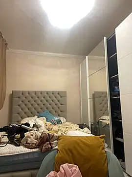 Gya Rue online show from 01.05.25